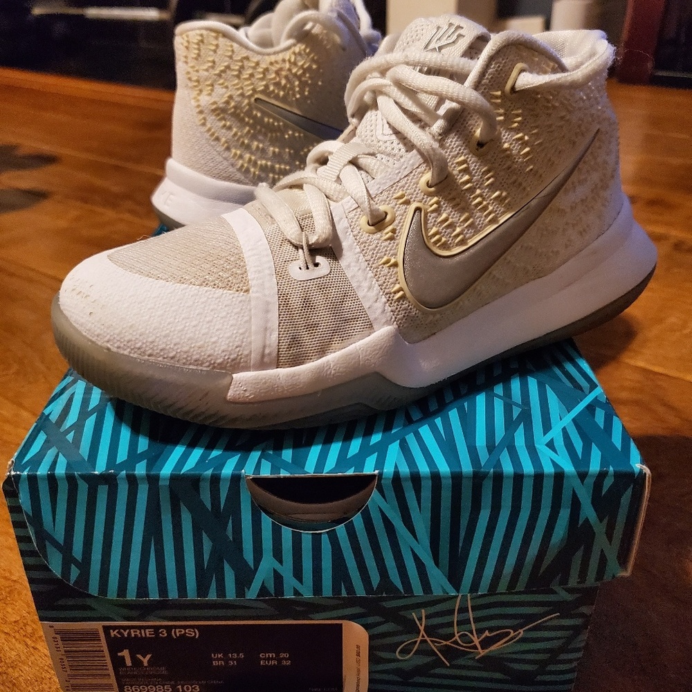 Boys Kyrie 3 basketball